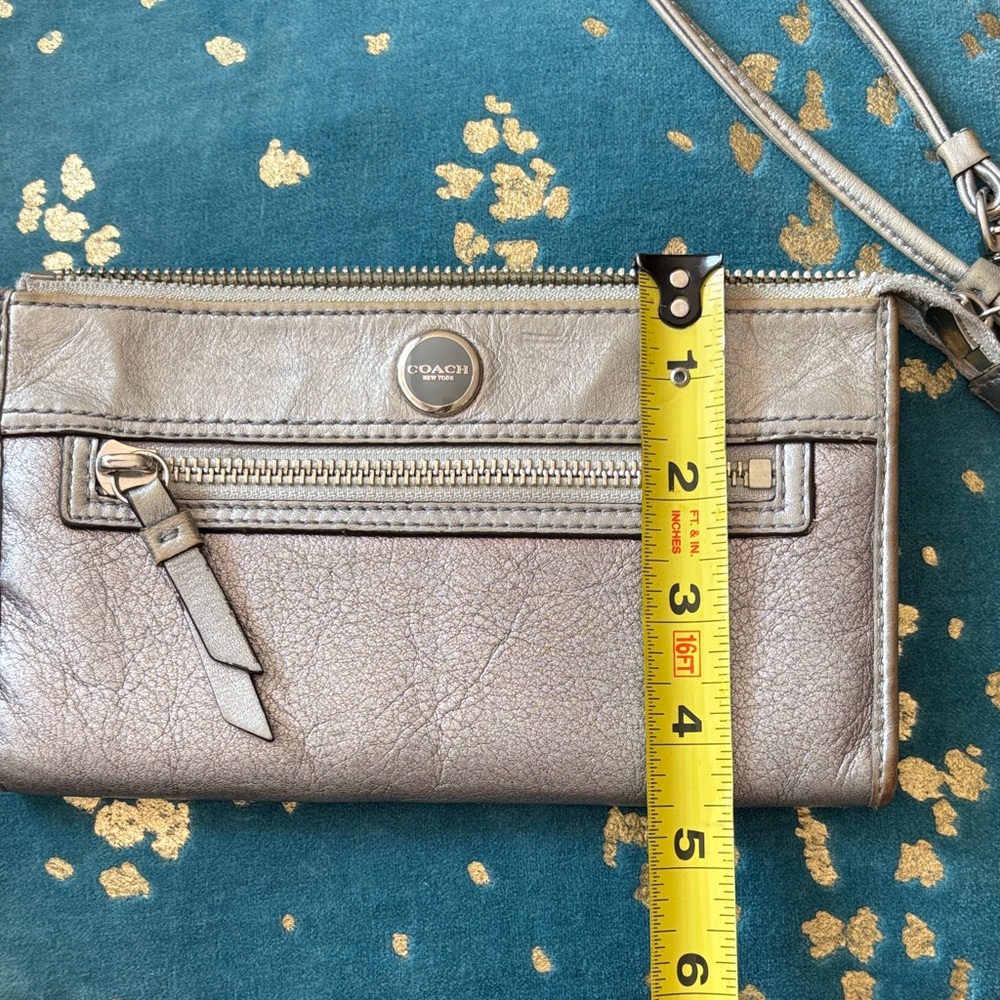 Coach Metallic Gold Leather Wristlet Clutch - Picture 8 of 9